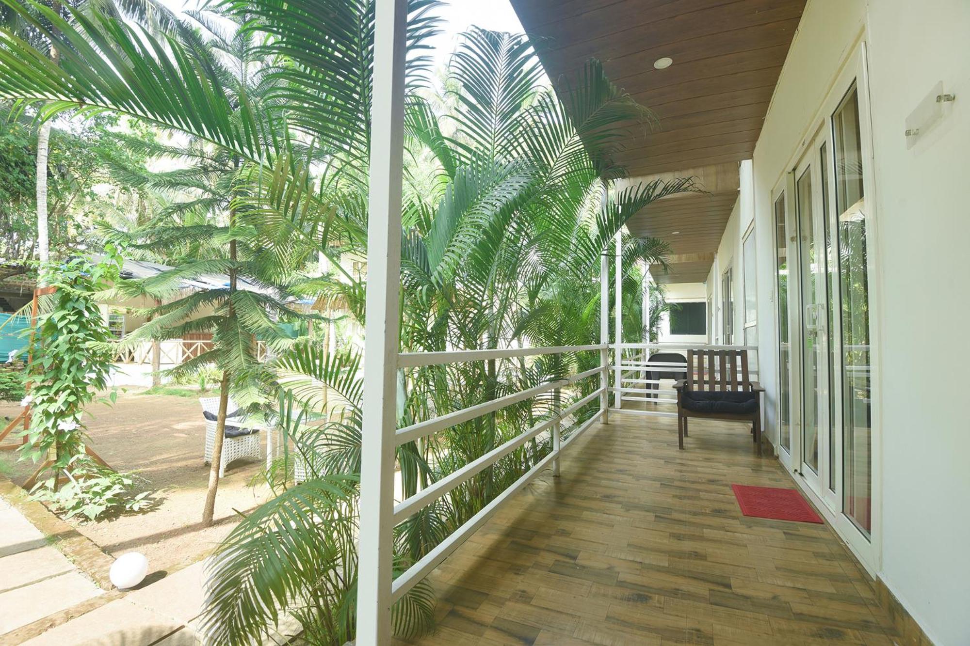 Fabhotel La Volga - Nr Morjim Beach Exteriör bild